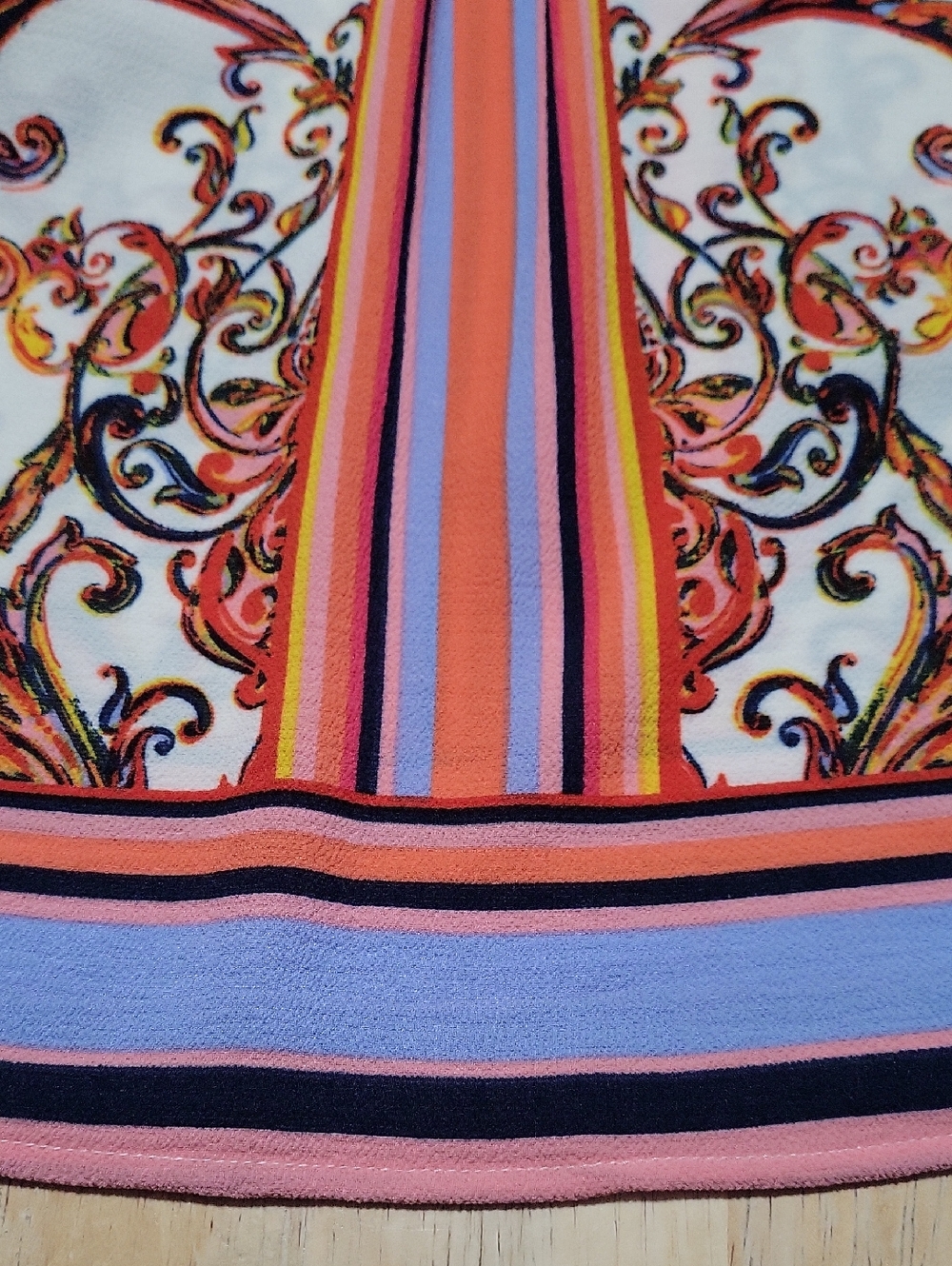 Fig and Flower Cream Scroll-Print Women's Blouse - Size PXL - Picture 10 of 11